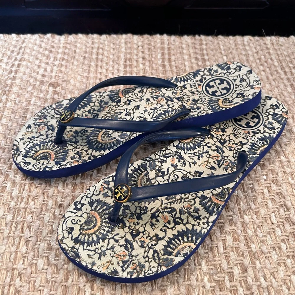 Tory Burch Flip Flop Sandals Women Size 7 Blue Logo Slip On Preppy Resort Shoes - Picture 3 of 5